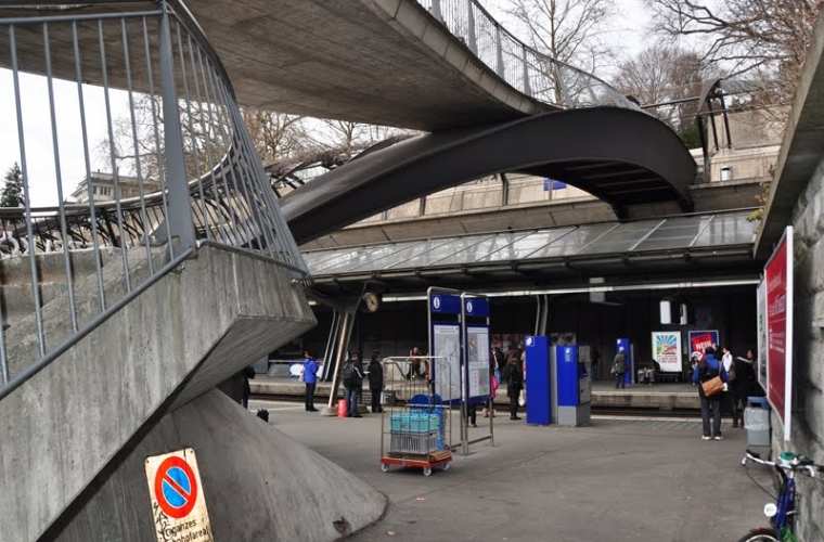 Puente de la Estación Stadelhofen